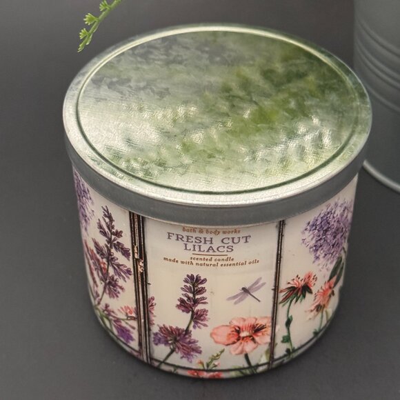 BBW Fresh Cut Lilacs Bath & Body Works 3 Wick Candle - Picture 4 of 10